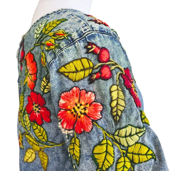 Embroidered Roses Denim Top Size M - Picture 6 of 14
